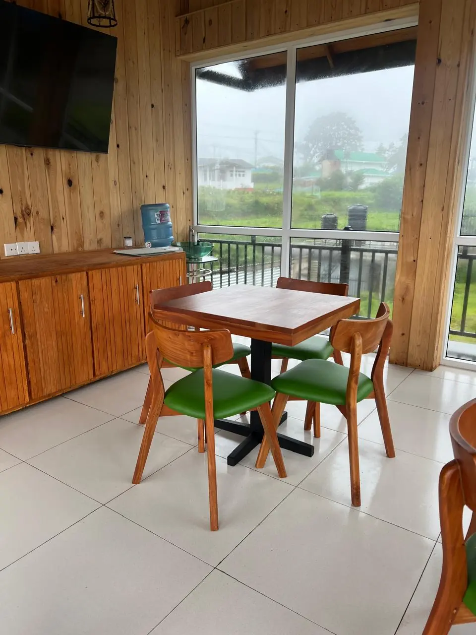 Villa Oliva Dining space